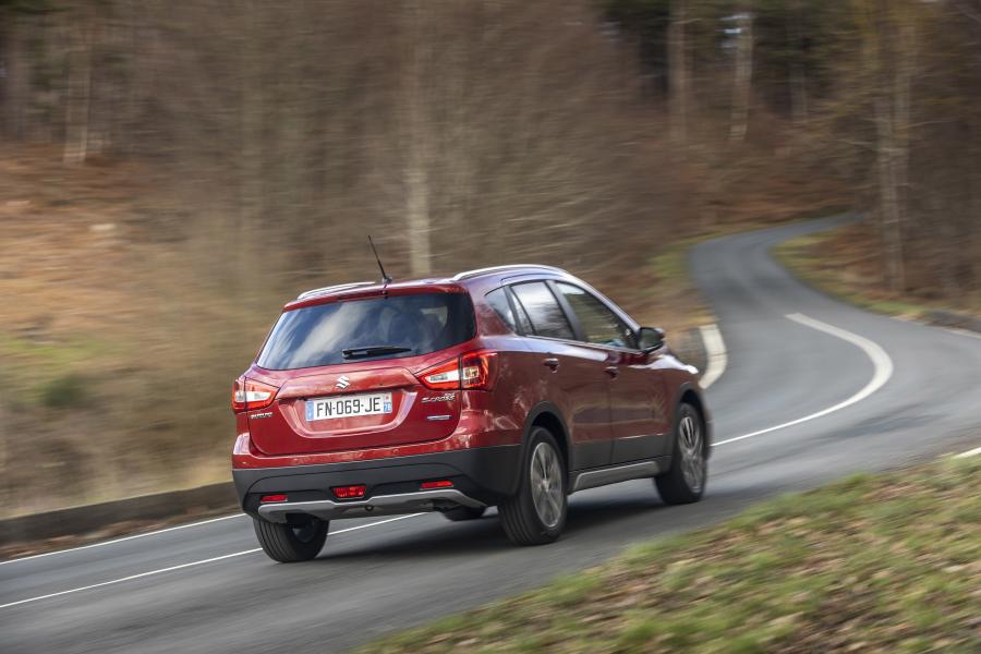  Suzuki SX4 S-Cross Hybrid 2020 года  (WW) (фото 24 из 40)